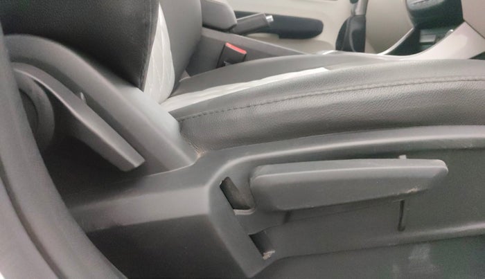 2023 Tata ALTROZ XZ PLUS O SUNROOF CNG, CNG, Manual, 19,101 km, Driver Side Adjustment Panel