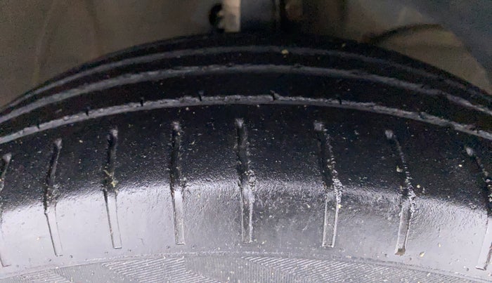 2019 Maruti Swift ZDI plus AMT, Diesel, Automatic, 66,979 km, Right Front Tyre Tread