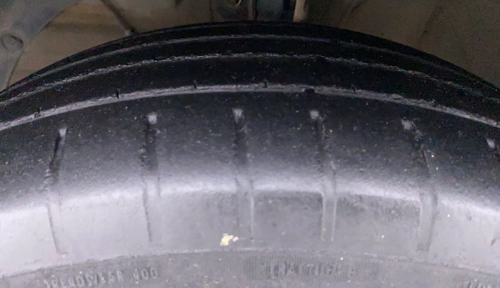 2019 Maruti Swift ZDI plus AMT, Diesel, Automatic, 66,979 km, Left Front Tyre Tread