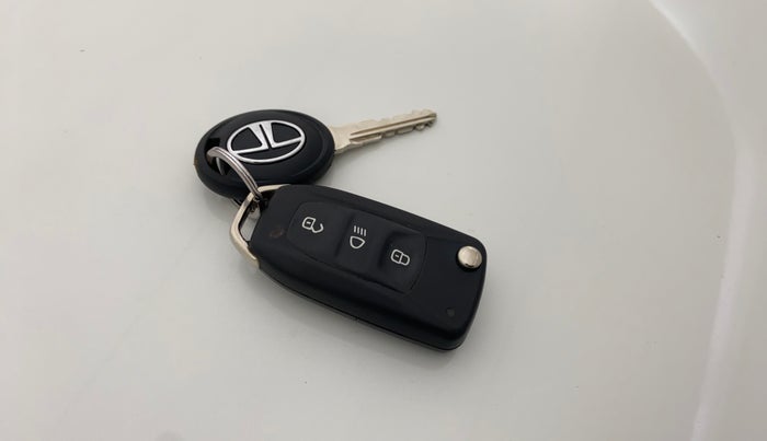 2017 Tata Tiago XT PETROL, Petrol, Manual, 61,022 km, Key Close Up