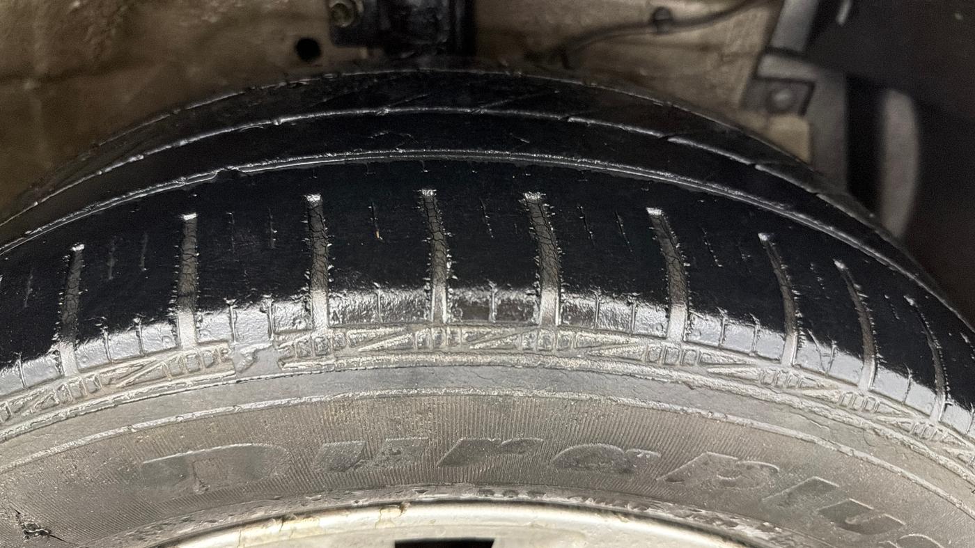 2015 Maruti Swift ZXI, Petrol, Manual, 67,814 km, Right Front Tyre Tread