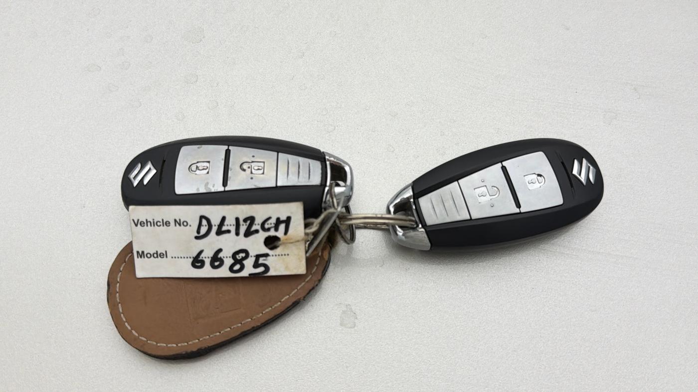 2015 Maruti Swift ZXI, Petrol, Manual, 67,814 km, Key Close Up