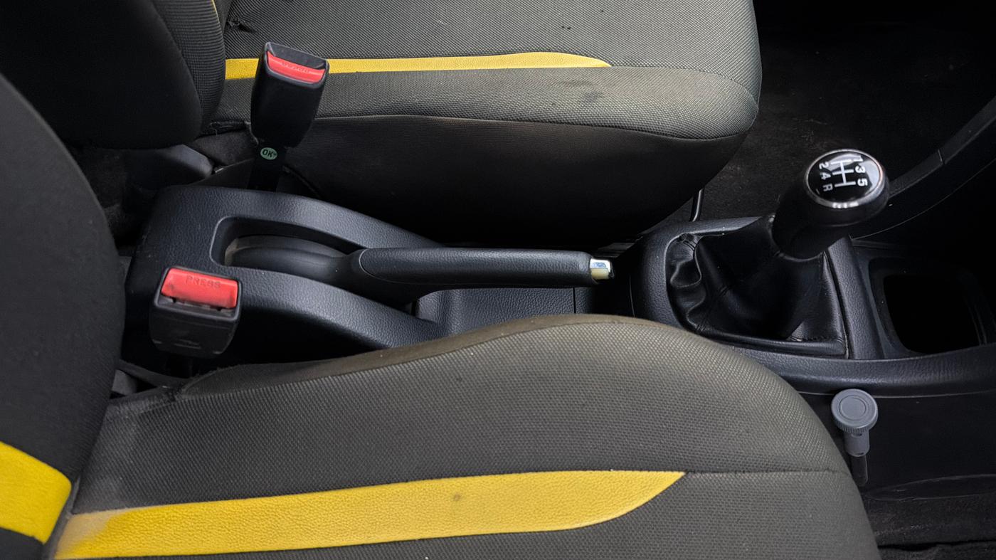 2015 Maruti Swift ZXI, Petrol, Manual, 67,814 km, Gear Lever
