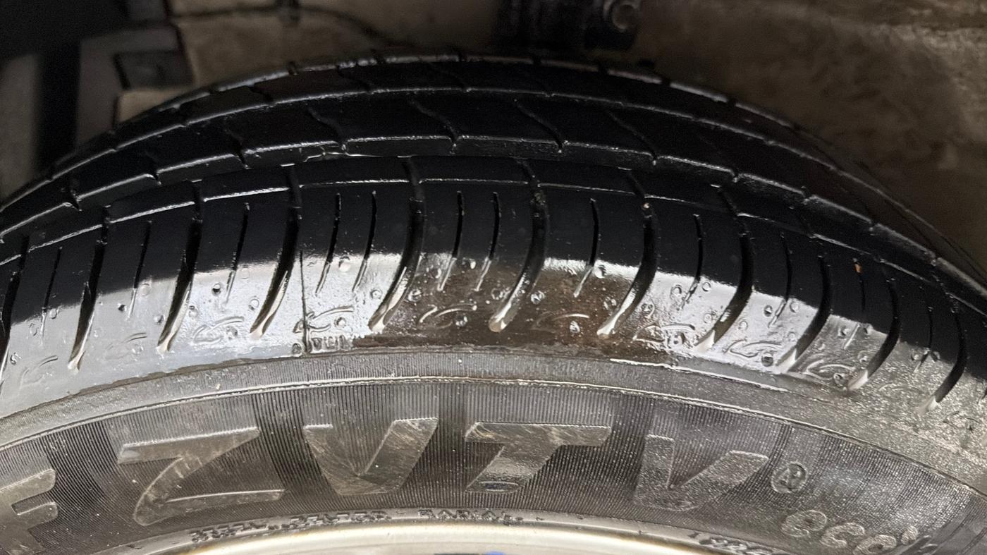 2015 Maruti Swift ZXI, Petrol, Manual, 67,814 km, Left Front Tyre Tread