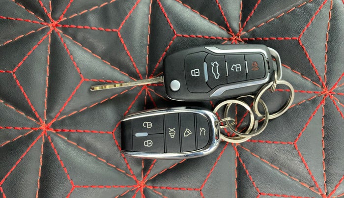 2022 Hyundai NEW SANTRO MAGNA, Petrol, Manual, 17,292 km, Key Close Up