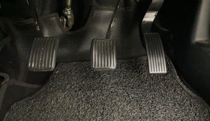 2022 Hyundai NEW SANTRO MAGNA, Petrol, Manual, 17,292 km, Pedals