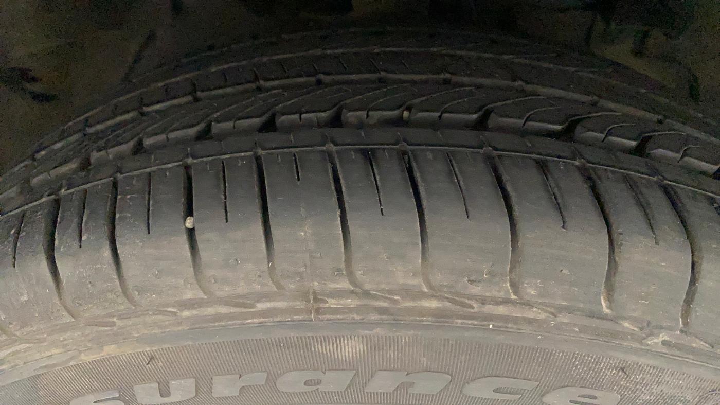 2022 Tata NEXON XM PLUS SUNROOF PETROL, Petrol, Manual, 5,661 km, Right Front Tyre Tread