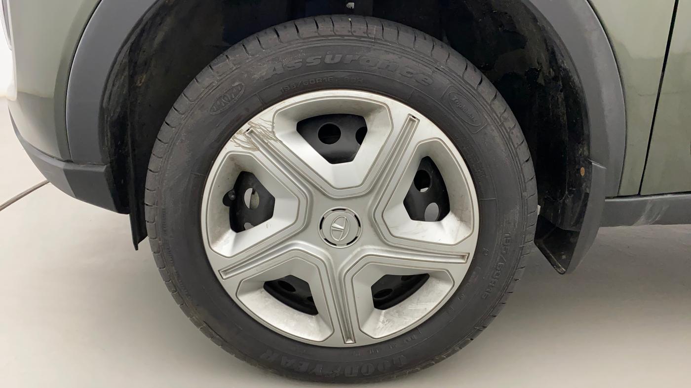 2022 Tata NEXON XM PLUS SUNROOF PETROL, Petrol, Manual, 5,661 km, Left Front Wheel