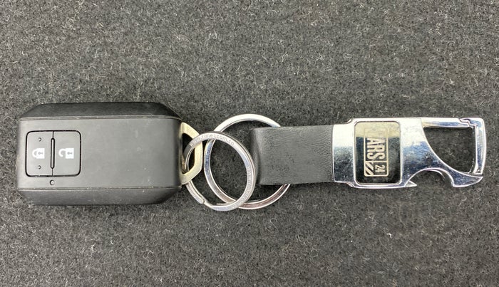 2021 Toyota Glanza G MT PETROL, Petrol, Manual, 32,975 km, Key Close Up