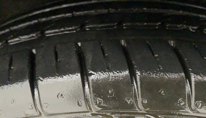 2016 Hyundai Creta SX PLUS 1.6 PETROL, Petrol, Manual, 14,146 km, Right Front Tyre Tread