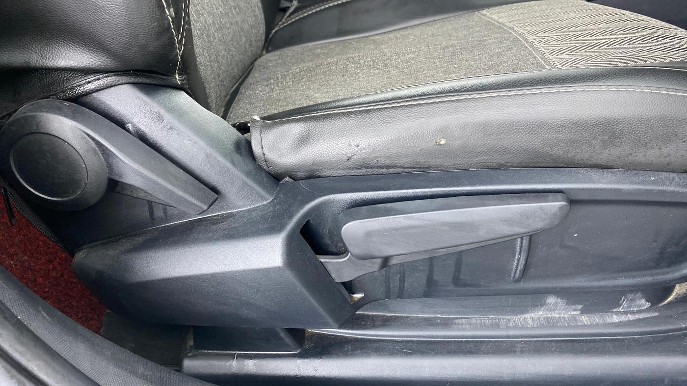 2020 Tata ALTROZ XZ PETROL, Petrol, Manual, 32,282 km, Driver Side Adjustment Panel
