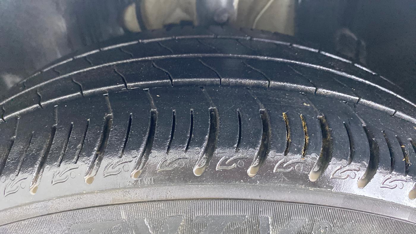2020 Tata ALTROZ XZ PETROL, Petrol, Manual, 32,282 km, Left Front Tyre Tread