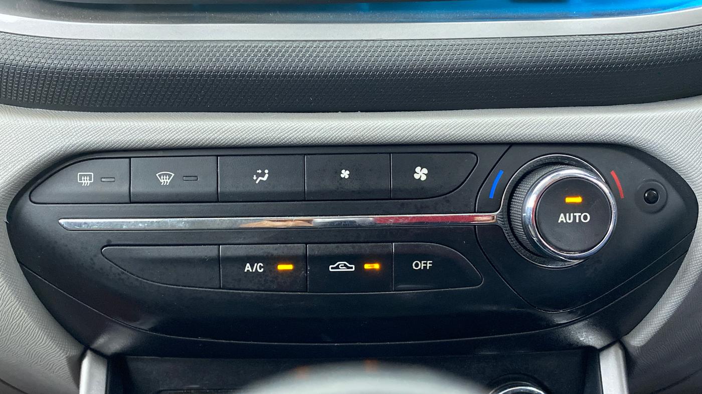 2020 Tata ALTROZ XZ PETROL, Petrol, Manual, 32,282 km, Automatic Climate Control