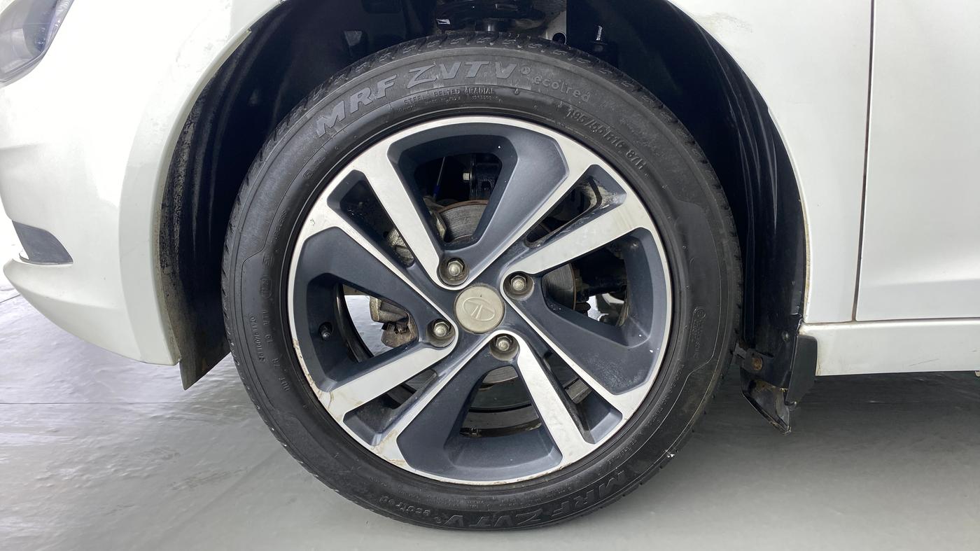 2020 Tata ALTROZ XZ PETROL, Petrol, Manual, 32,282 km, Left Front Wheel