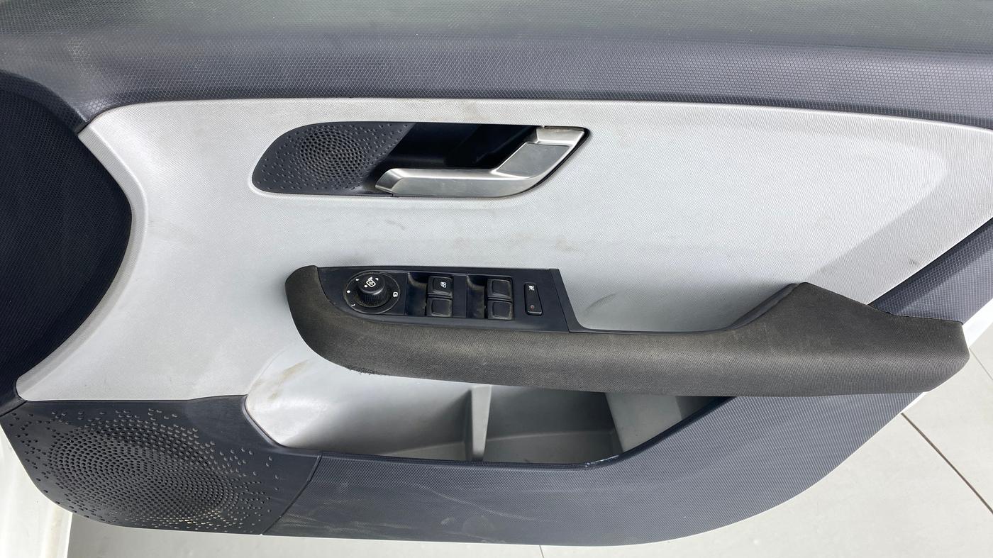 2020 Tata ALTROZ XZ PETROL, Petrol, Manual, 32,282 km, Driver Side Door Panels Control