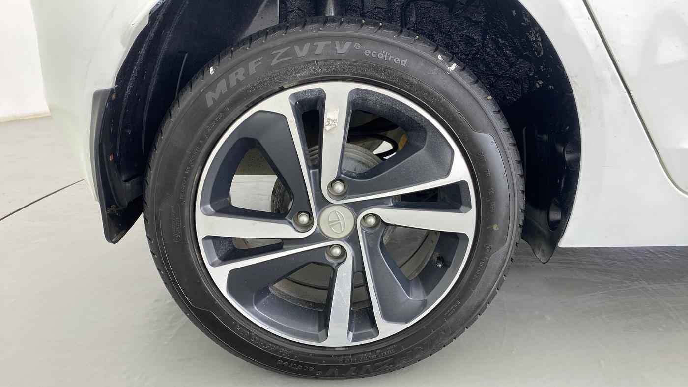 2020 Tata ALTROZ XZ PETROL, Petrol, Manual, 32,282 km, Right Rear Wheel