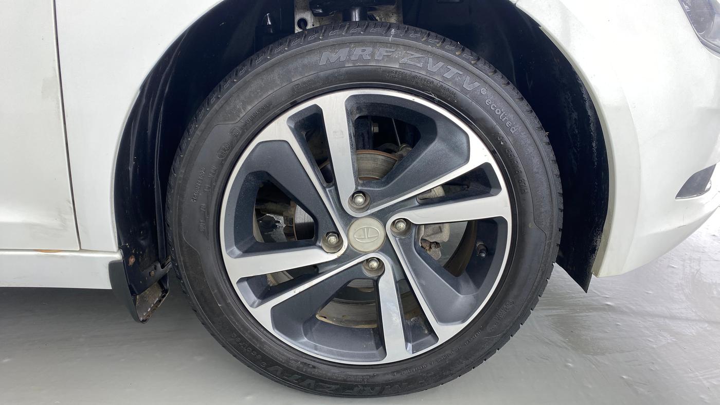 2020 Tata ALTROZ XZ PETROL, Petrol, Manual, 32,282 km, Right Front Wheel