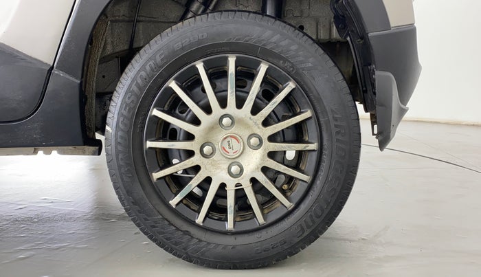 2016 Mahindra Kuv100 K6 6 STR, Petrol, Manual, 39,722 km, Left Rear Wheel