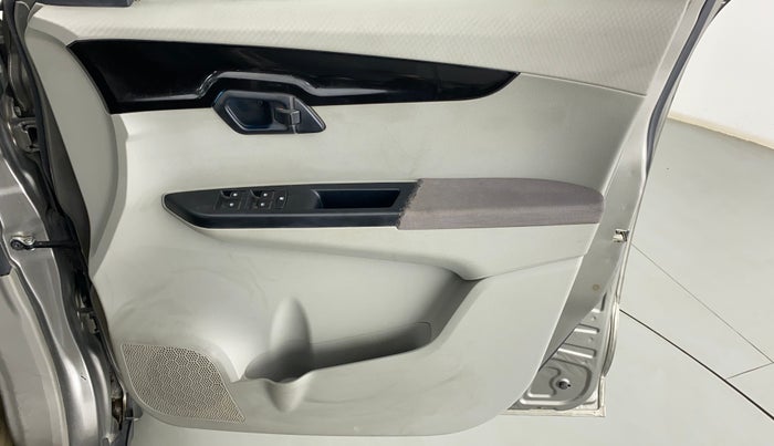 2016 Mahindra Kuv100 K6 6 STR, Petrol, Manual, 39,722 km, Driver Side Door Panels Control