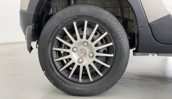 2016 Mahindra Kuv100 K6 6 STR, Petrol, Manual, 39,722 km, Right Rear Wheel