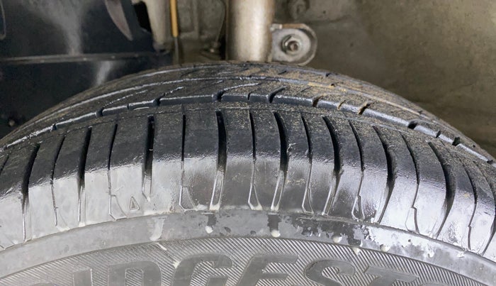 2016 Mahindra Kuv100 K6 6 STR, Petrol, Manual, 39,722 km, Left Front Tyre Tread