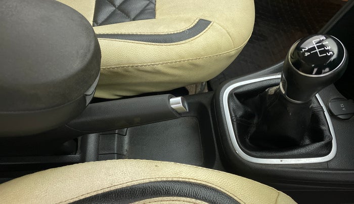 2016 Volkswagen Ameo HIGHLINE1.2L, Petrol, Manual, 45,246 km, Gear Lever