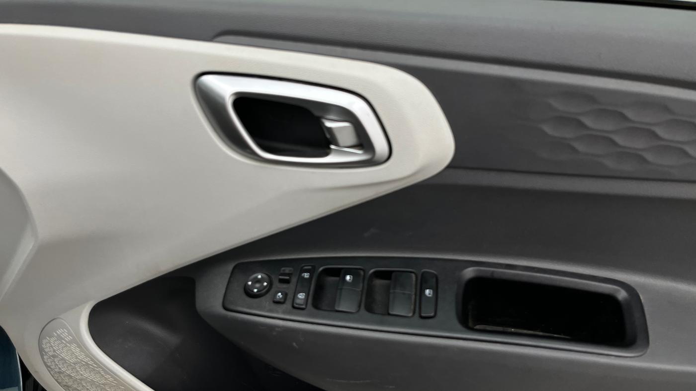 2021 Hyundai GRAND I10 NIOS ASTA AMT 1.2 KAPPA VTVT, Petrol, Automatic, 13,140 km, Driver Side Door Panels Control