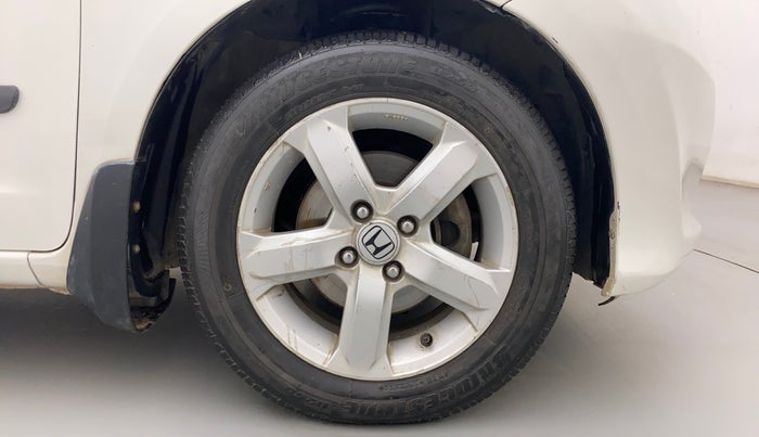 2011 Honda Jazz 1.2 L I-VTEC SELECT, Petrol, Manual, 1,00,386 km, Right Front Wheel