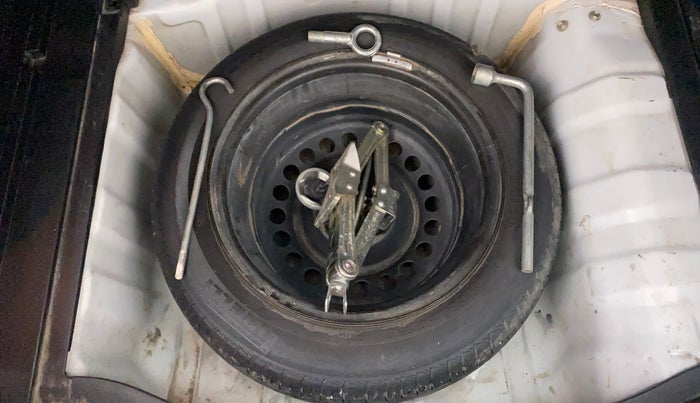 2011 Honda Jazz 1.2 L I-VTEC SELECT, Petrol, Manual, 1,00,386 km, Spare Tyre