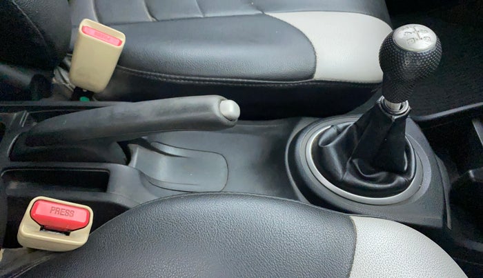 2011 Honda Jazz 1.2 L I-VTEC SELECT, Petrol, Manual, 1,00,386 km, Gear Lever