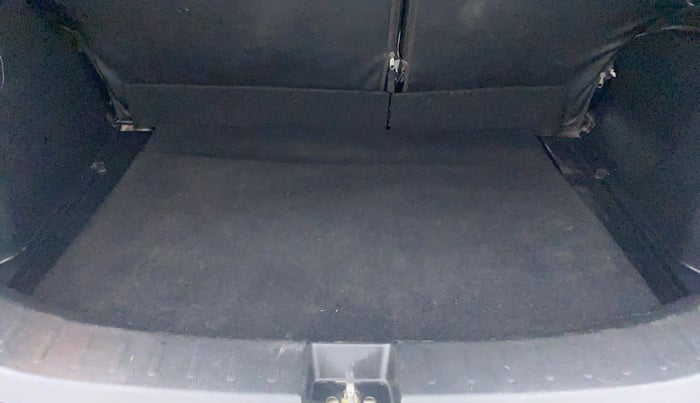 2011 Honda Jazz 1.2 L I-VTEC SELECT, Petrol, Manual, 1,00,386 km, Boot Inside