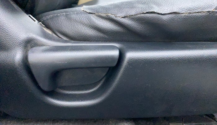 2011 Honda Jazz 1.2 L I-VTEC SELECT, Petrol, Manual, 1,00,386 km, Driver Side Adjustment Panel