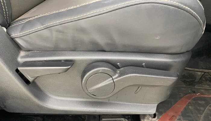 2021 Mahindra Thar LX PETROL HT 4WD AT, Petrol, Automatic, 16,784 km, Driver Side Adjustment Panel