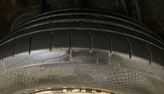 2013 Renault Duster RXL PETROL, Petrol, Manual, 1,35,055 km, Right Rear Tyre Tread