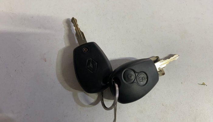 2013 Renault Duster RXL PETROL, Petrol, Manual, 1,35,055 km, Key Close Up