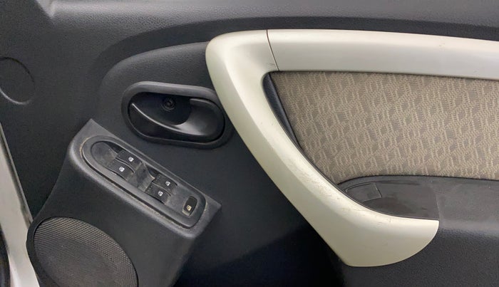 2013 Renault Duster RXL PETROL, Petrol, Manual, 1,35,055 km, Driver Side Door Panels Control