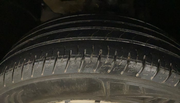 2013 Renault Duster RXL PETROL, Petrol, Manual, 1,35,055 km, Left Front Tyre Tread