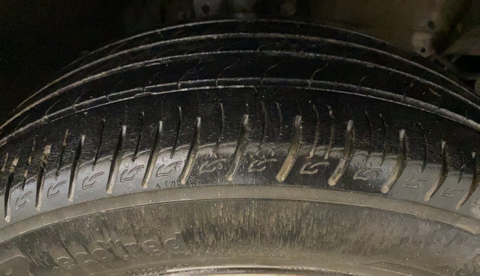 2013 Renault Duster RXL PETROL, Petrol, Manual, 1,35,055 km, Right Front Tyre Tread