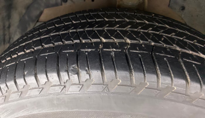 2014 Mahindra XUV500 W6 4X2, Diesel, Manual, 75,538 km, Left Front Tyre Tread