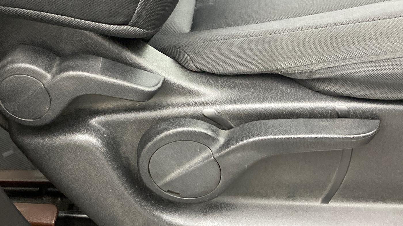 2014 Mahindra XUV500 W6 4X2, Diesel, Manual, 75,538 km, Driver Side Adjustment Panel
