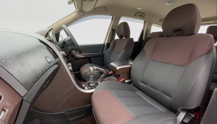 2014 Mahindra XUV500 W6 4X2, Diesel, Manual, 75,538 km, Right Side Front Door Cabin