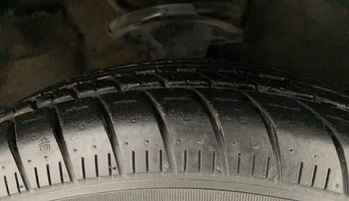 2011 Hyundai i10 SPORTZ 1.2 AT, Petrol, Automatic, 73,168 km, Right Front Tyre Tread