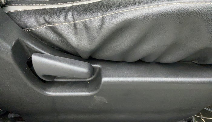 2014 Maruti Wagon R 1.0 VXI, Petrol, Manual, 26,222 km, Driver Side Adjustment Panel