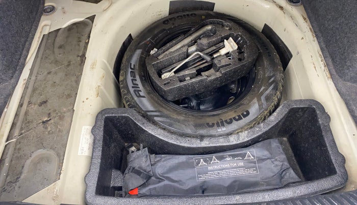 2015 Volkswagen Vento HIGHLINE DIESEL 1.5, Diesel, Manual, 1,04,054 km, Spare Tyre