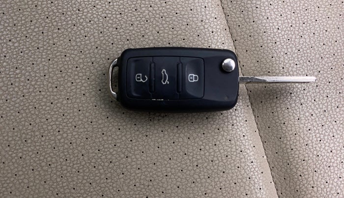 2015 Volkswagen Vento HIGHLINE DIESEL 1.5, Diesel, Manual, 1,04,054 km, Key Close Up