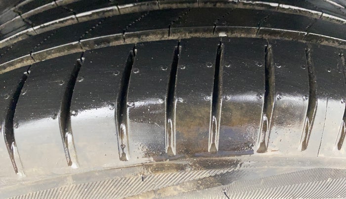 2015 Volkswagen Vento HIGHLINE DIESEL 1.5, Diesel, Manual, 1,04,054 km, Left Rear Tyre Tread