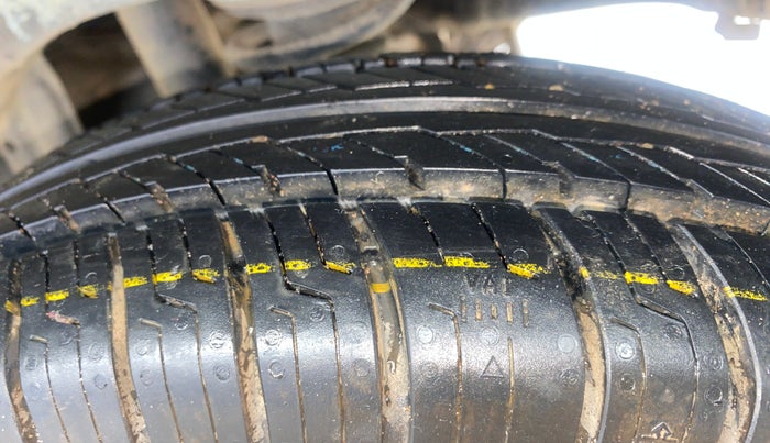 2012 Maruti Alto 800 LXI, Petrol, Manual, 33,214 km, Left Rear Tyre Tread