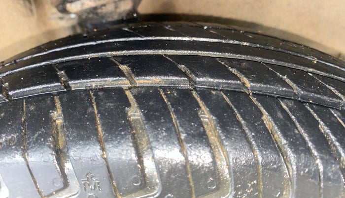 2012 Maruti Alto 800 LXI, Petrol, Manual, 33,214 km, Right Front Tyre Tread