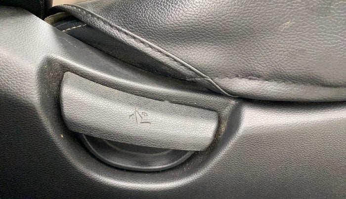 2019 Hyundai Grand i10 SPORTZ 1.2 KAPPA VTVT, Petrol, Manual, 71,374 km, Driver Side Adjustment Panel