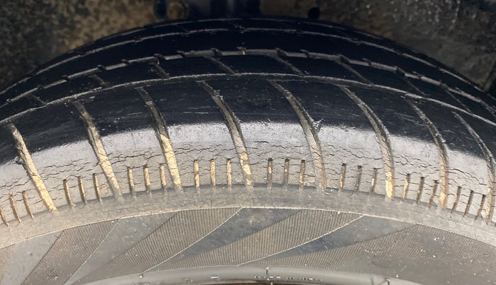 2015 Maruti Celerio ZXI D, Petrol, Manual, 46,553 km, Right Front Tyre Tread
